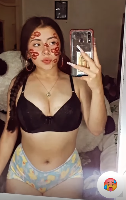 Claudia Maya adolescente tetuda